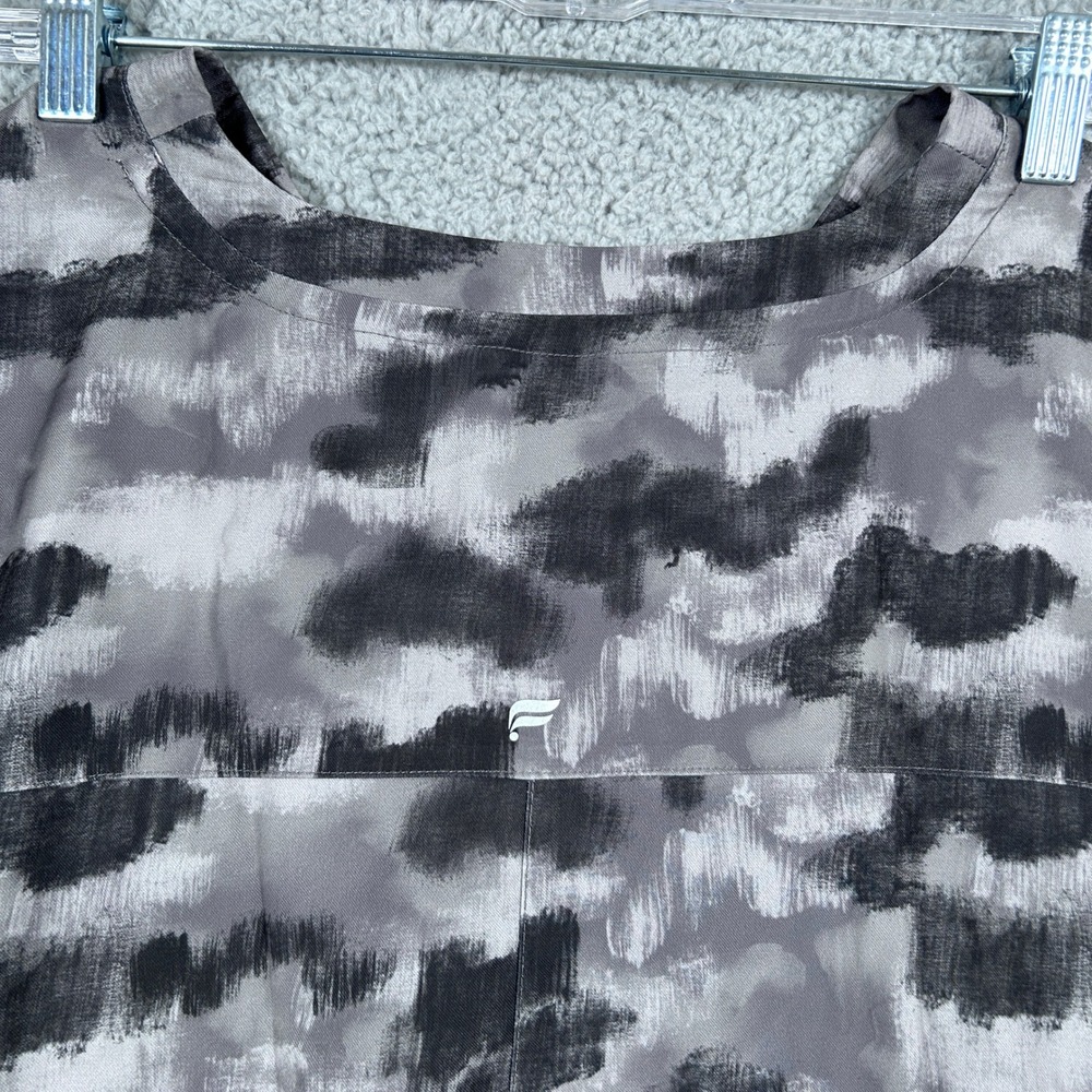 Fabletics Abstract Camo Shirt Mens XXL Grey V-Neck Performance Scrub Top 01847 - Picture 8 of 8